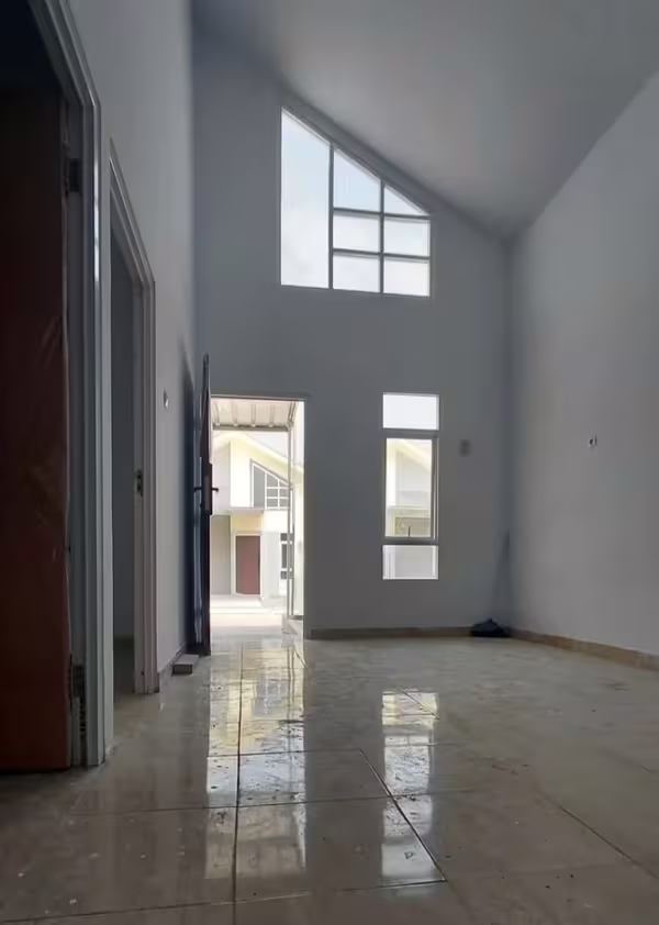 Interior High Ceiling Lega